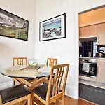 Cozy 2 Bedroom Apartment At Heart Of The Edinburgh